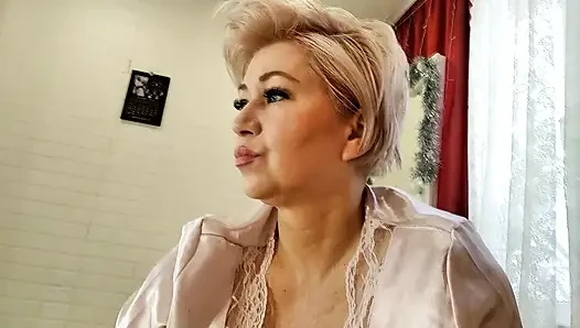 Games of a beautiful mature bitch with her husband's dancing dick .!.))