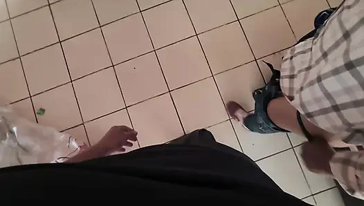 Wir wurden fast entdeckt! Ich habe jeden tag sex mit der ehefrau des nachbarn