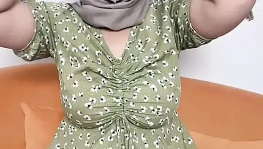 Mama muda belia pamer tubuh yang sempurna