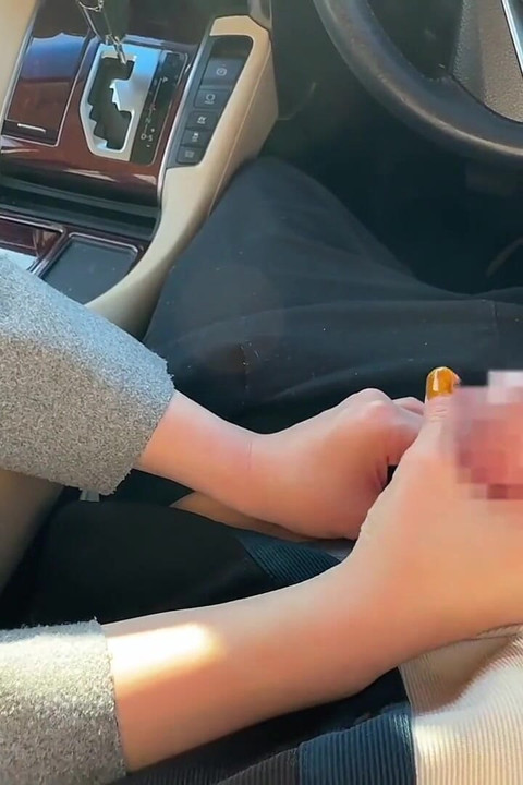 A Beautiful Married Woman Who Pleasures You with Her Hands and Mouth Even While at Work.