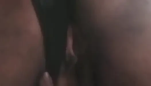 Sebuah misteri kecil. Sedikit godaan. Sisanya menunggumu di belakang layar.