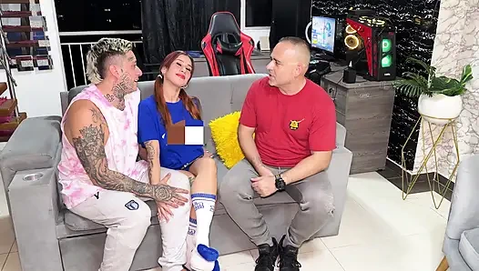 Mein Stiefvater besucht mich nach Hause und ich zögere nicht, mit meiner Frau zu sc