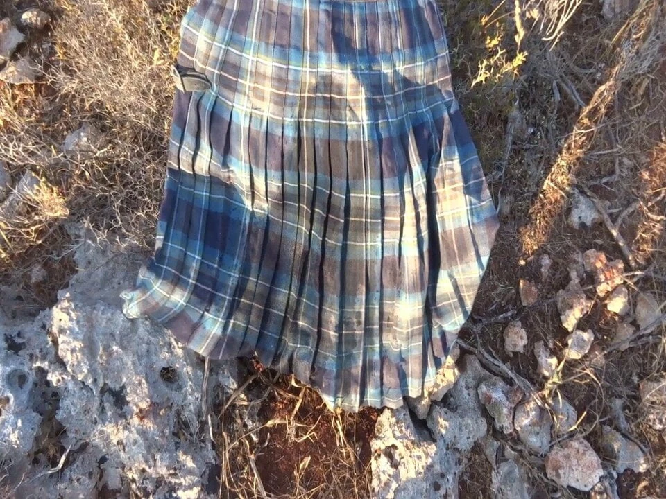 Kencing pada skirt Tartan biru 2