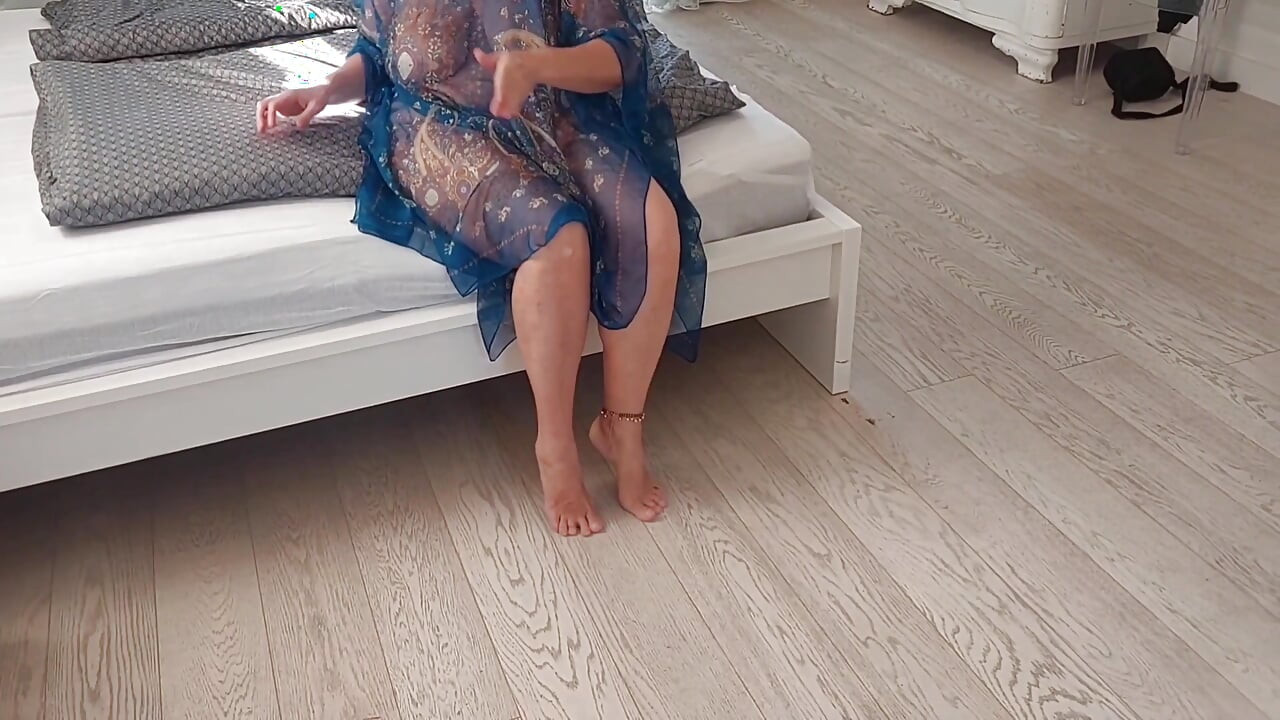 Blonde Mature Wife Enjoys Facial