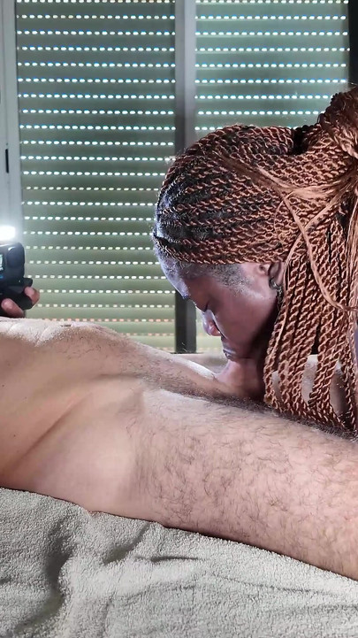 Velika guza crnkinje jebana i duboko svršena