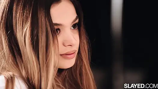 Aksi hot lesbian duo mungil molly little dan madi collins yang lagi asik scissoring sampai muncrat
