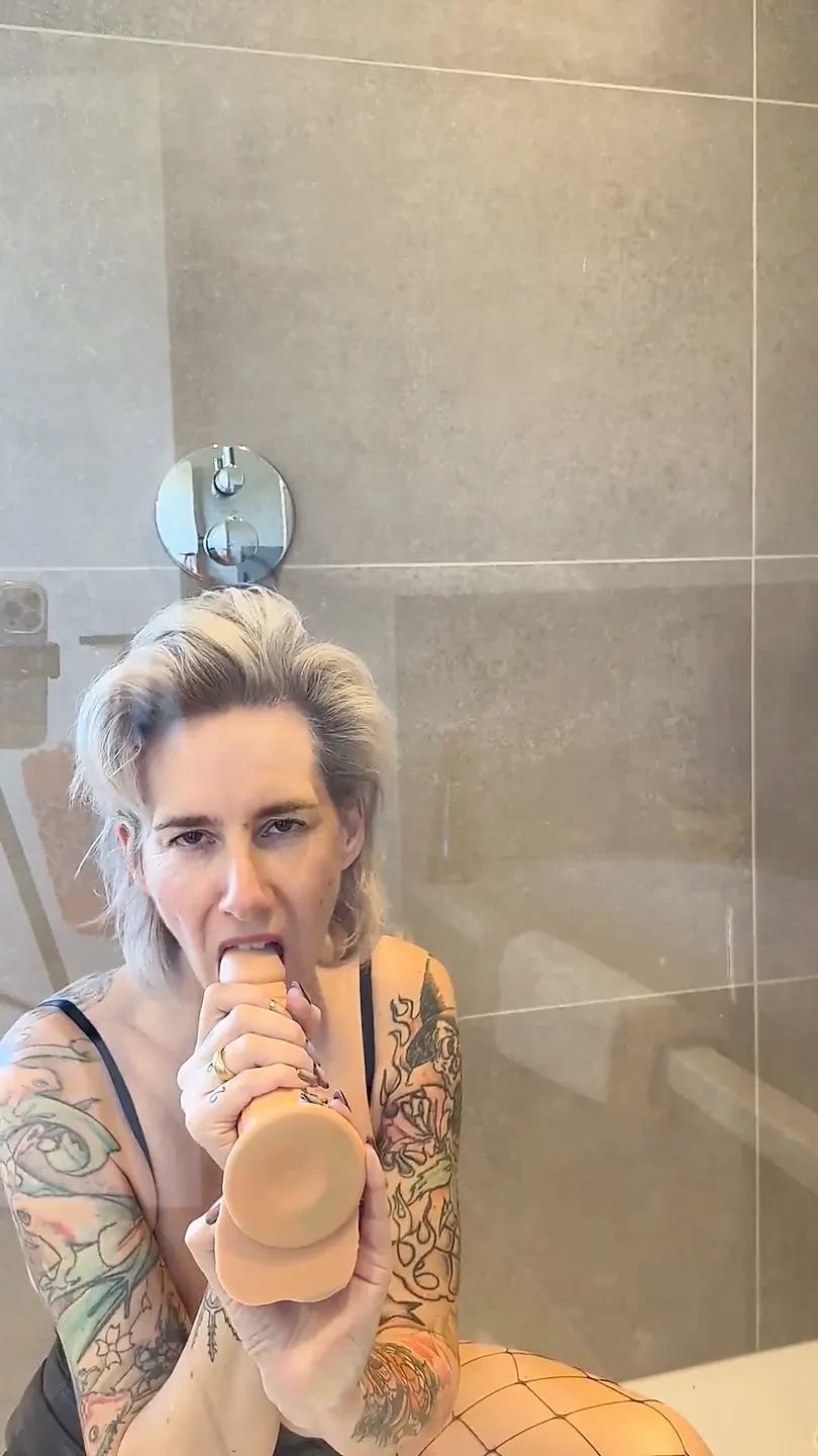 My Naughty Little Moment, Watch Me Come Squirting