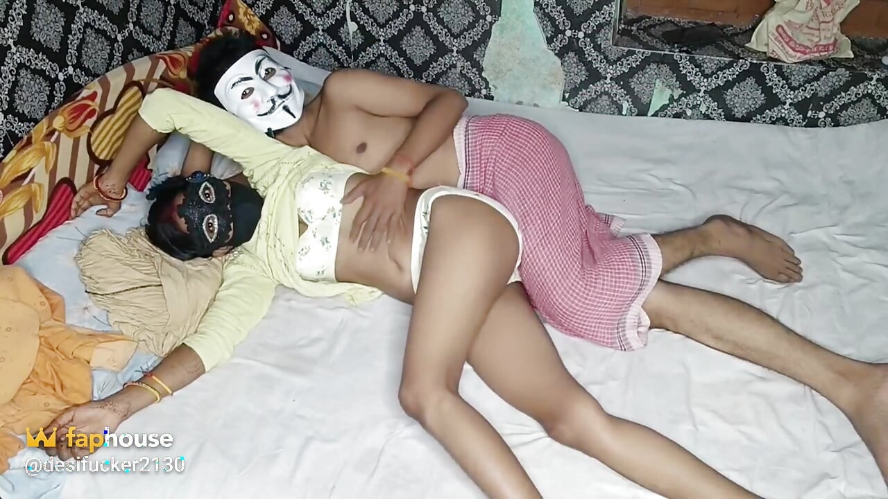 처음으로 고통스러운 쪼이는 후장 따먹기 바비와 Devar, 힌디어 애널 섹스