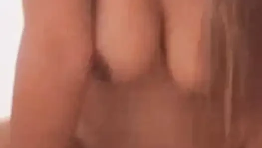 Nepalli Kaaligirl Köpek Tarzı Pozisyonda Tek Başına Dildo ile Sikiyor