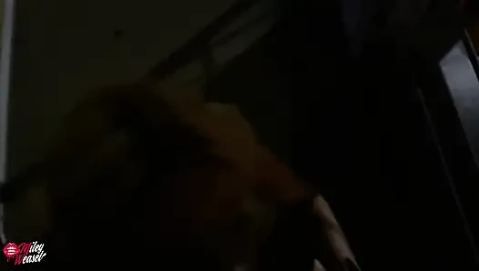 Çılgınca!! Randevudan sonra halka açık yerde sarışın bir kız sevişti!!