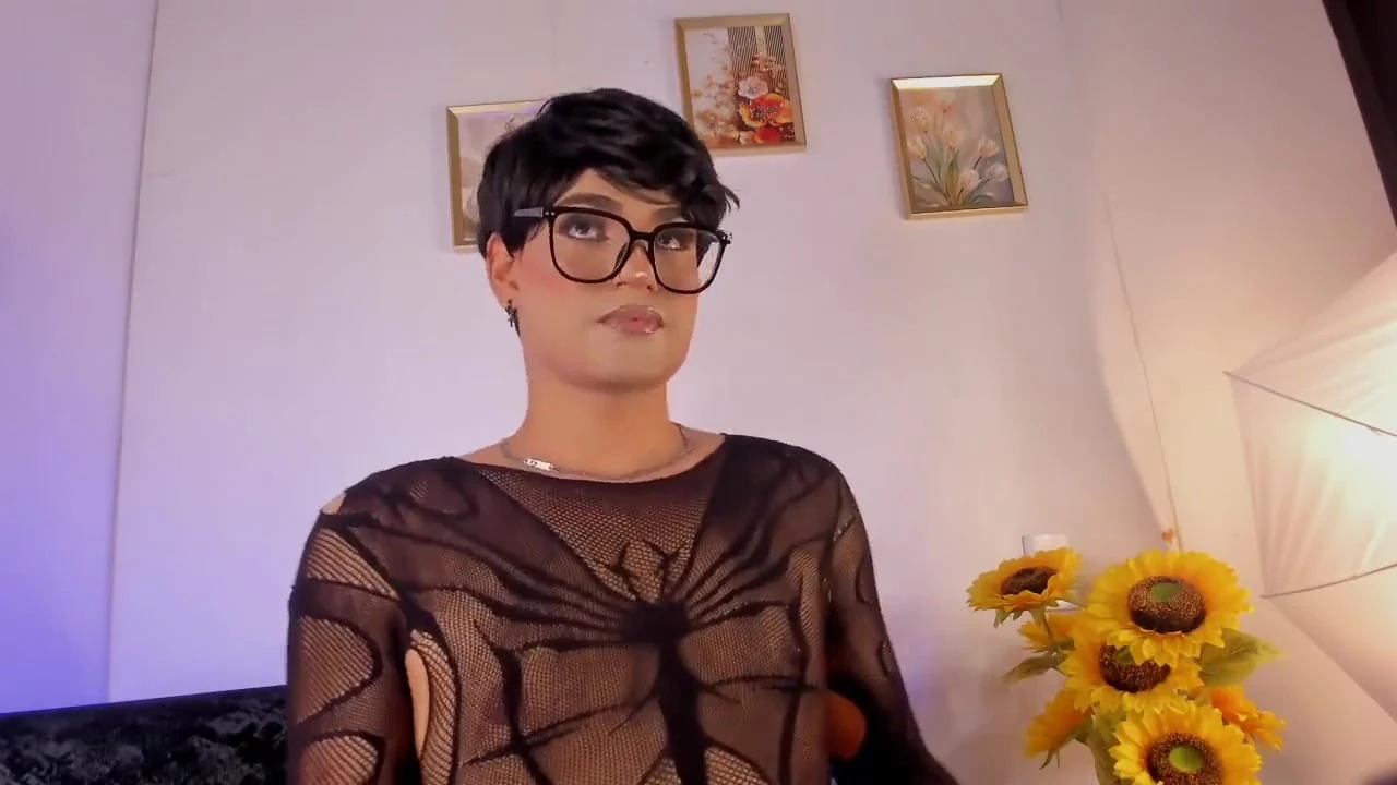 Femboy Ken Sissy Pointe Gibi Davranıyor ve Senin İçin Seksi Dans Ediyor
