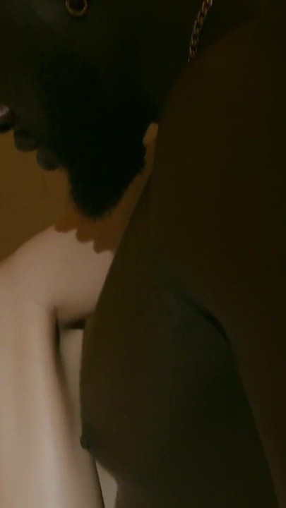 Senzualna masaža sa iznenađenjem prvi put analno jebanje sa velikim crnim kurcem Alice Xo | Klip 2