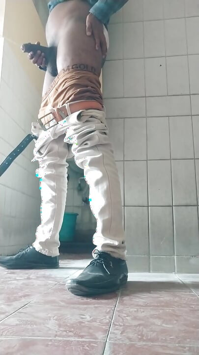 I Am Masutrbating in Bathroom for You