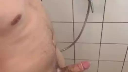 duş 🍆 sırasında şımartıyor