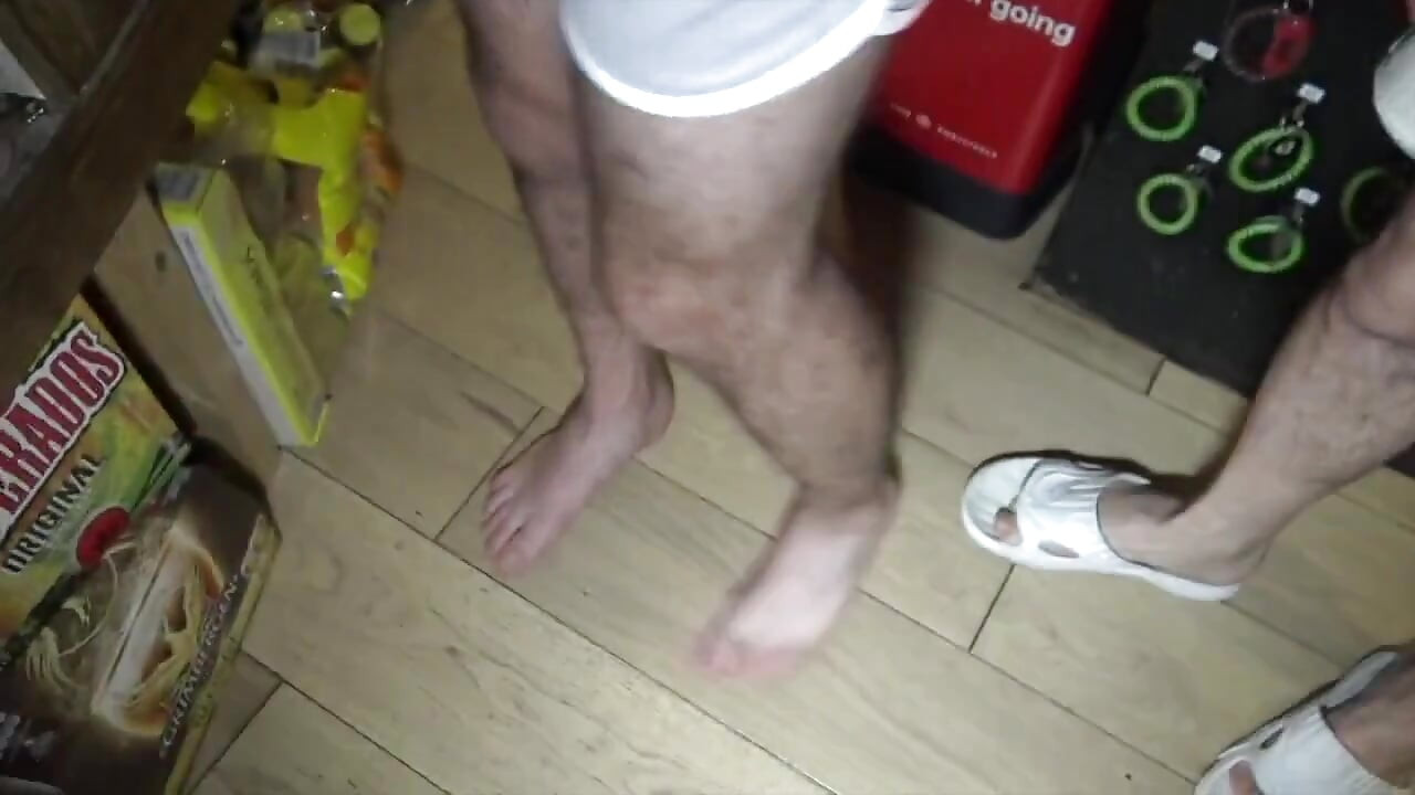 Yougn stright dude disetubuhi mentah-mentah oleh ebony twink di sauna