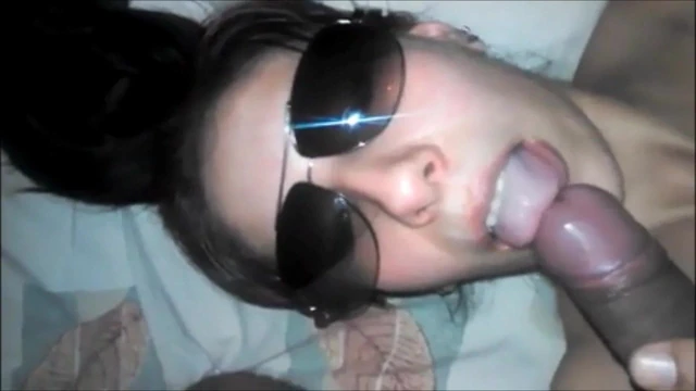 Laura sucking with happy end