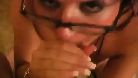 Em bebeğim: eva gözlüklü sakso