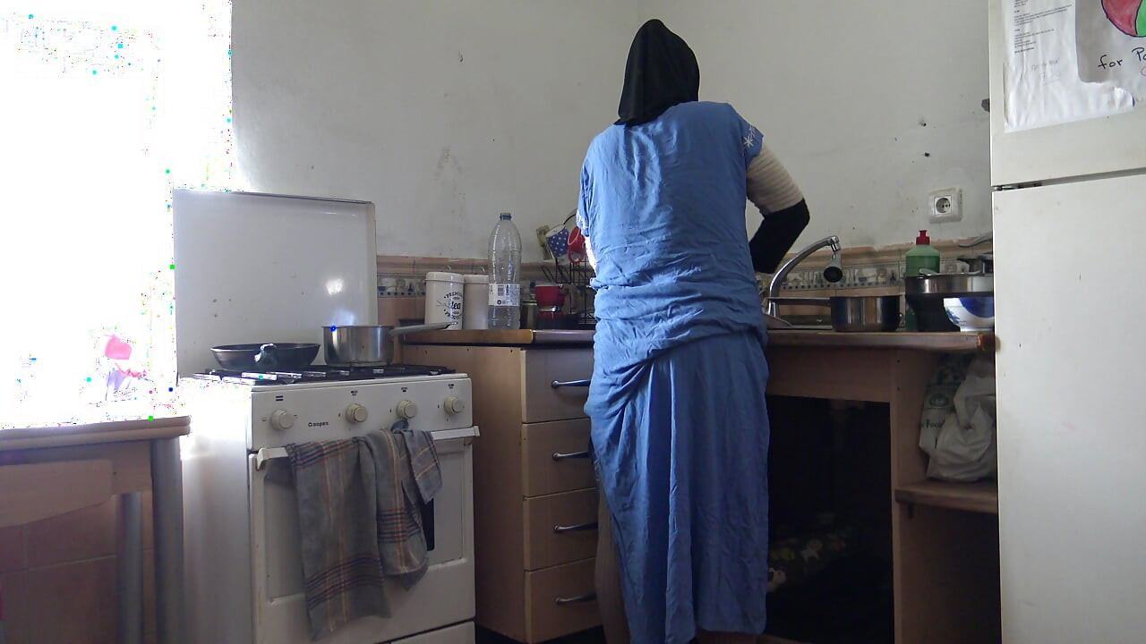 HOMEMADE HARD FUCKING ARAB WIFE IN KITCHEN