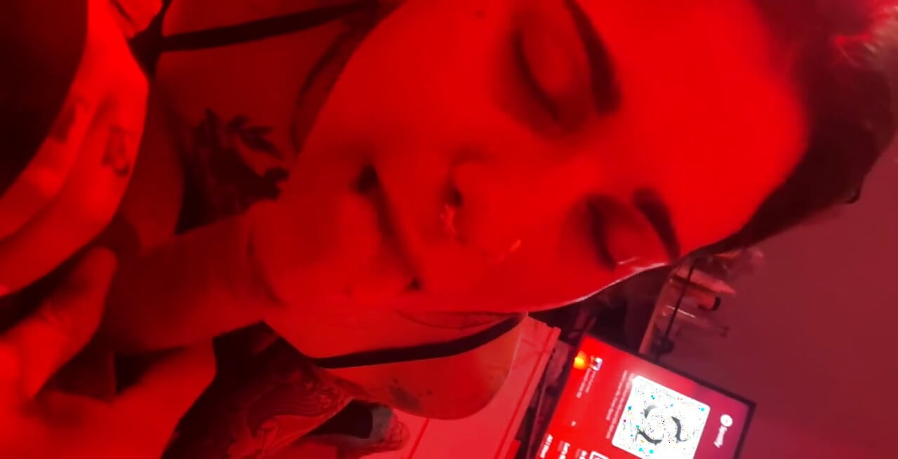 กูดูดควยเขา แต่ขอให้เขาดูดควยกู