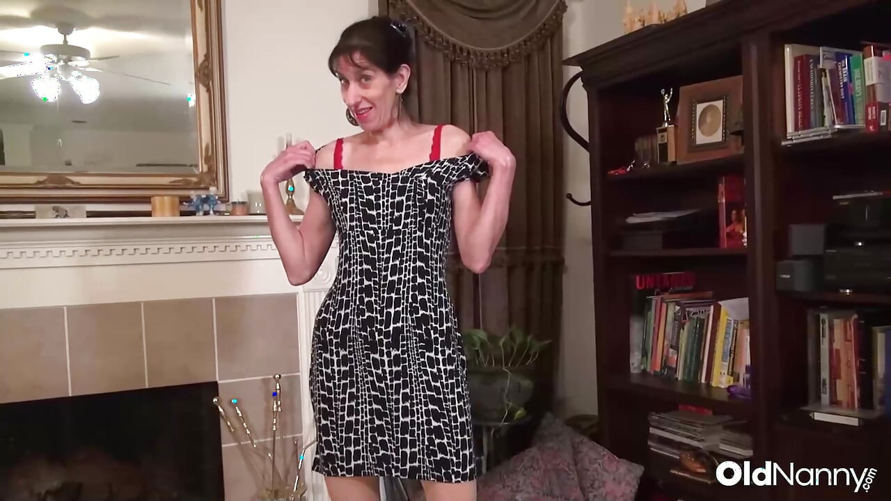 Amerikanische reife penny jones in intimer solo-masturbation