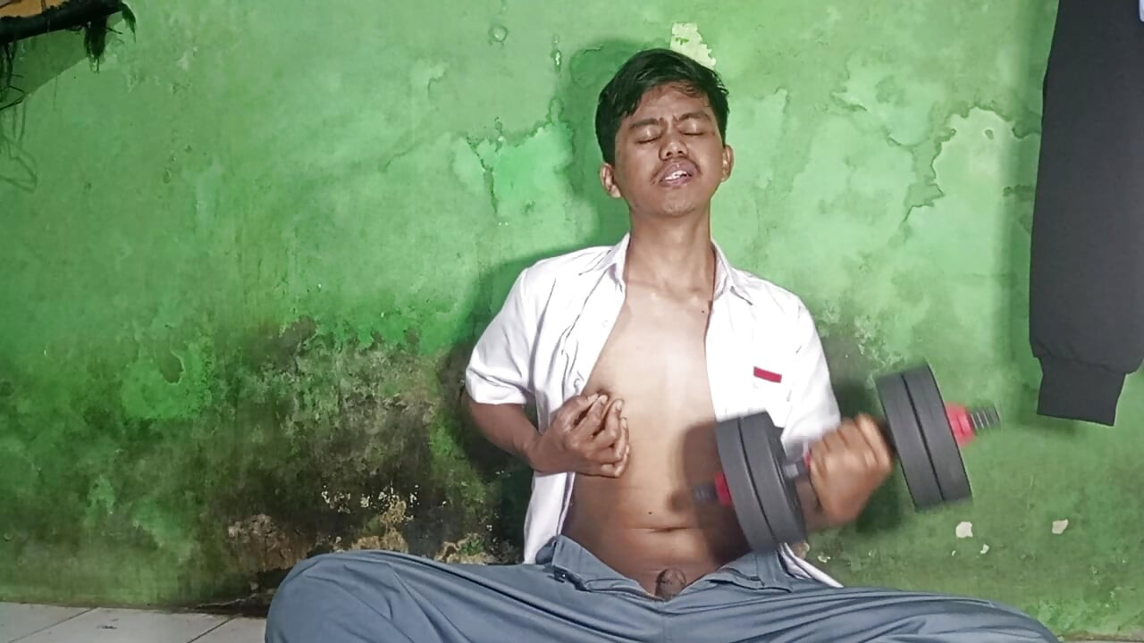 Young man tries round nude