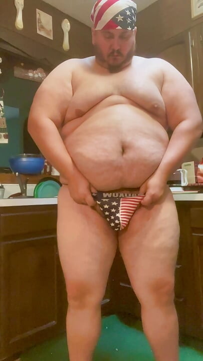 Obeză americană Bubba Burly Chub Își dezlănțuie grasă rigidă și imbibes un stiff Shot de propria sa gustoasă spermă