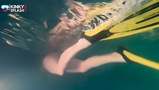 Çıplak şnorkelli gece sürtüğü sualtı oyunu