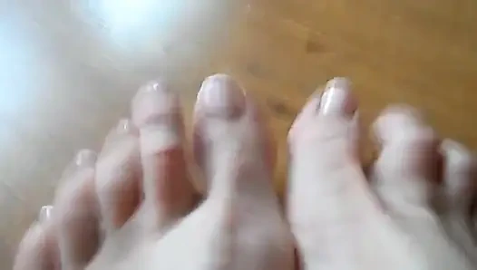 Saç kurutma makinesi ile ayak oyunu