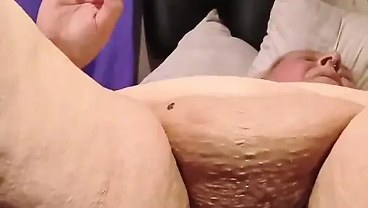 Damn What's That in Her Bed It's a Fucking Big Vibrating Head