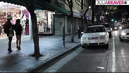 Cewek cantik membelai klitoris saat kekasih meniduri memeknya yang sempit dalam-dalam