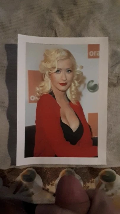 Christina aguilera počast spermi
