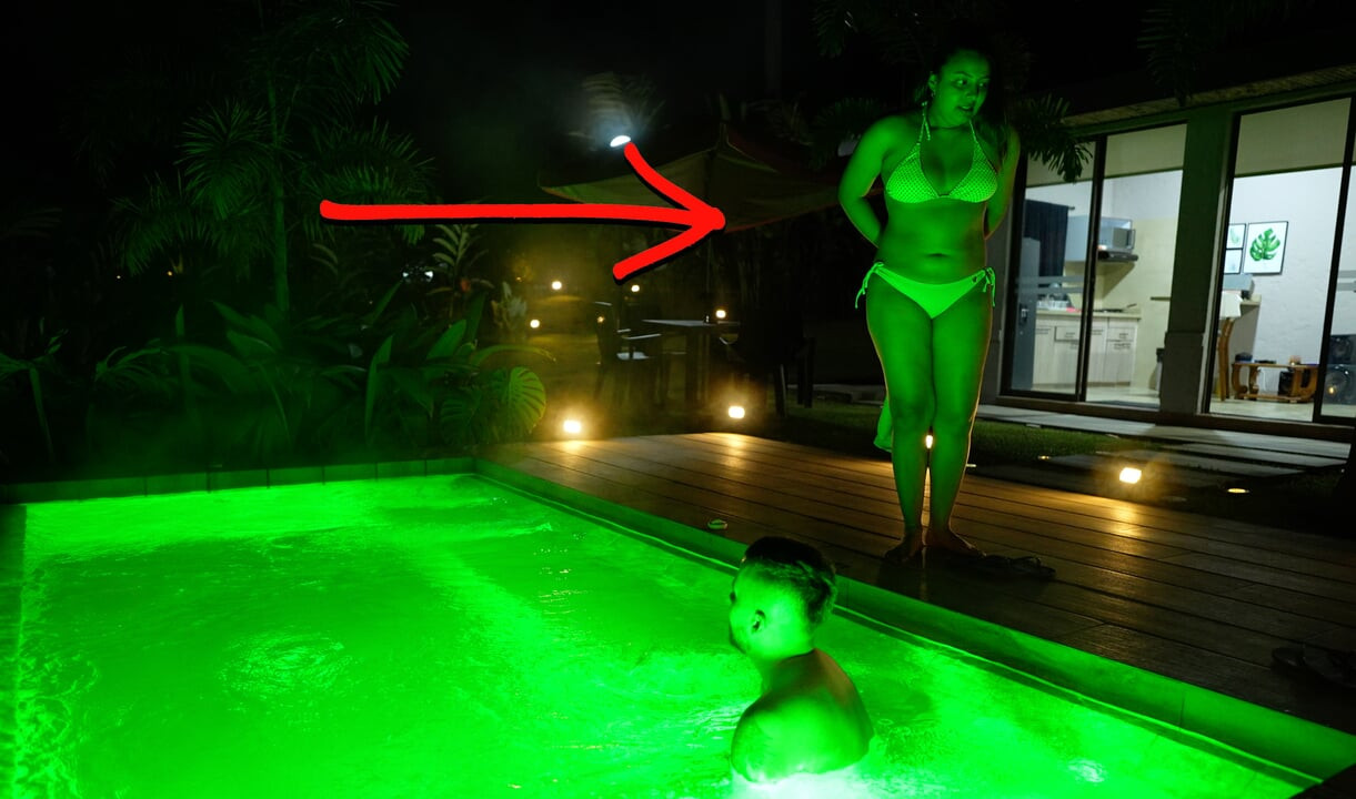 In a public jacuzzi, he cum inside her vagina - They were caught, but they didn't care