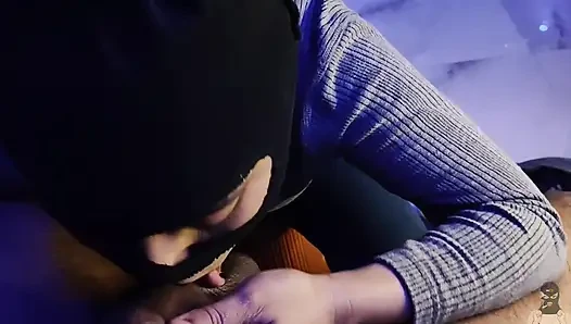 Adik tiriku kira aku pacarnya, baru sadar kalau tenggorokanku dientot habis-habisan!