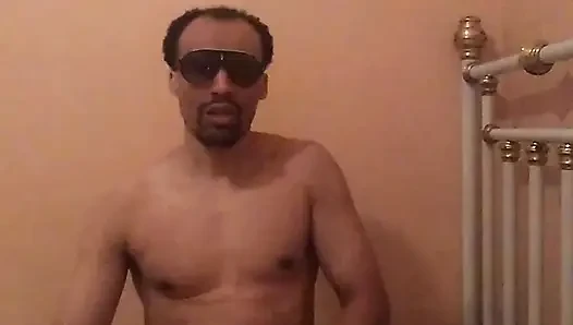 Özgüven, cazibe ve gerçekten büyüleyici bir varlığın mükemmel karışımı