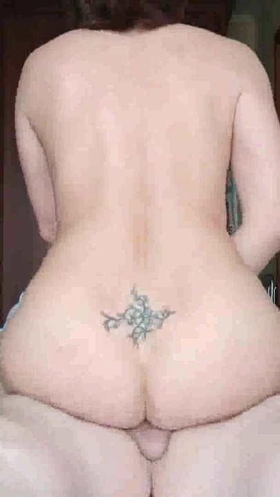 "보짓물 가득한 자지를 빨고 섹스하는 섹시한 마누라"의 기억에 남는 순간