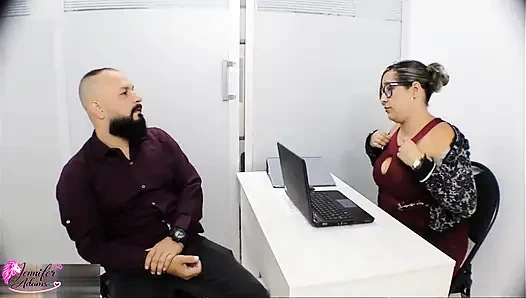 Im Austausch für viele vorteile stimme ich zu, meinem chef einen schönen blowjob zu geben und ihn mich ficken zu lassen - Ganze geschichte - porno in englisch