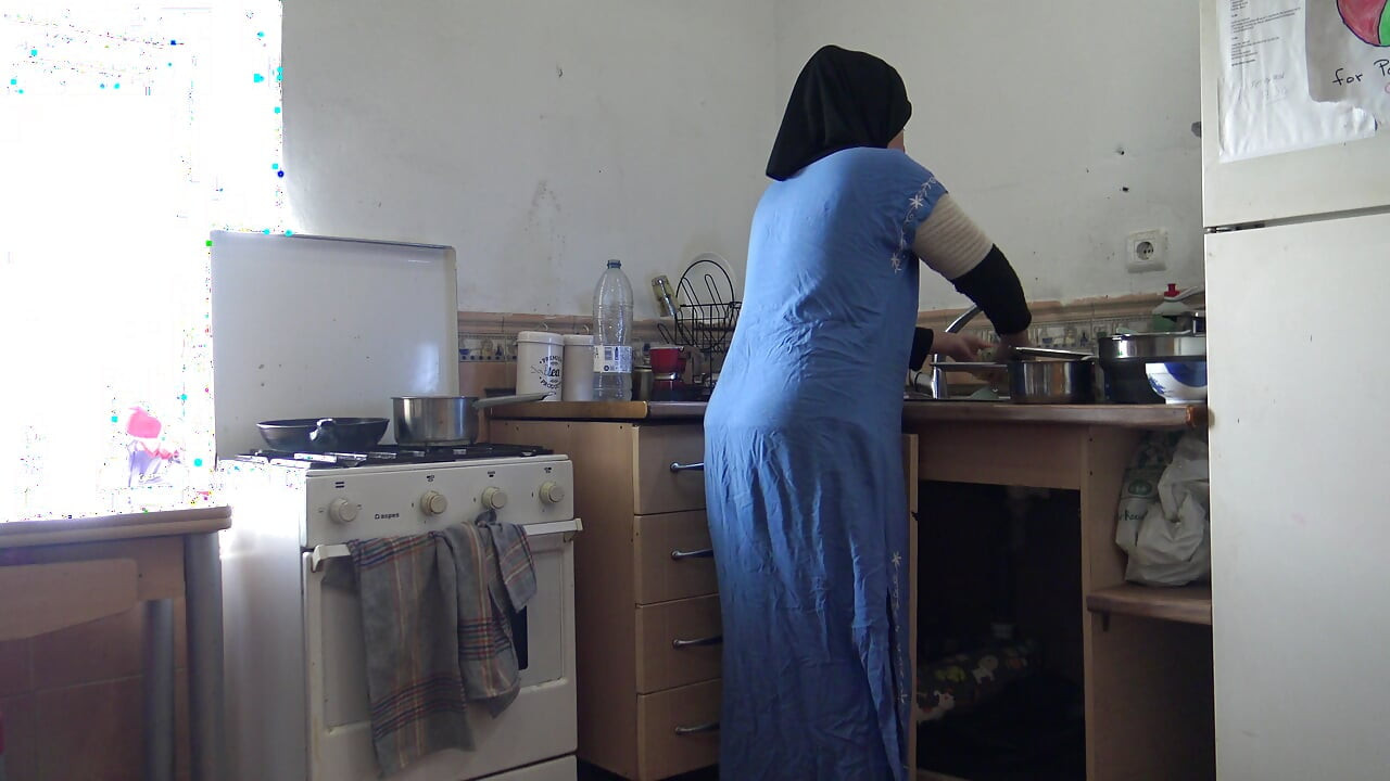 HOMEMADE HARD FUCKING ARAB WIFE IN KITCHEN