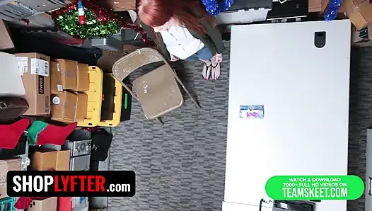 Shoplyfter - tutkulu kızıl saçlı dolandırıcı Krystal Orkide dizlerinin üstüne çıkıyor ve büyük döl yutuyor