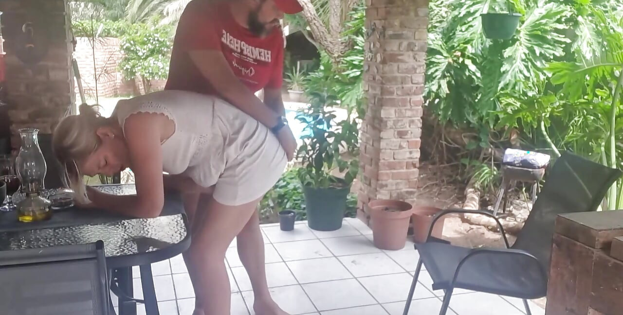 Pssygalore69 wordt langs achteren geneukt door haar stiefbroer