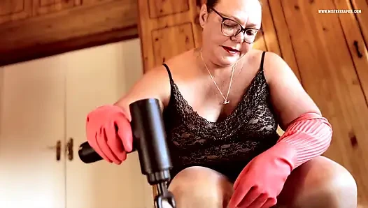 Dominatrix sahibe April, anal sikiş kölesi