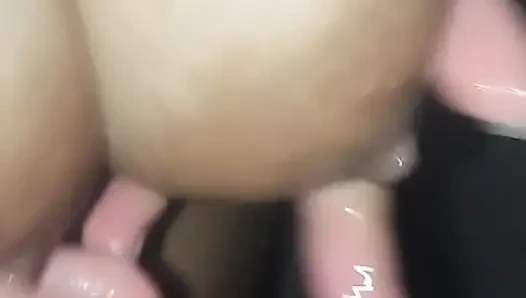 Dengan mainanku di kamar mandi