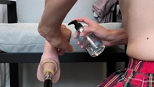 Eine sexy mutter wird von ihrer maschine gefickt