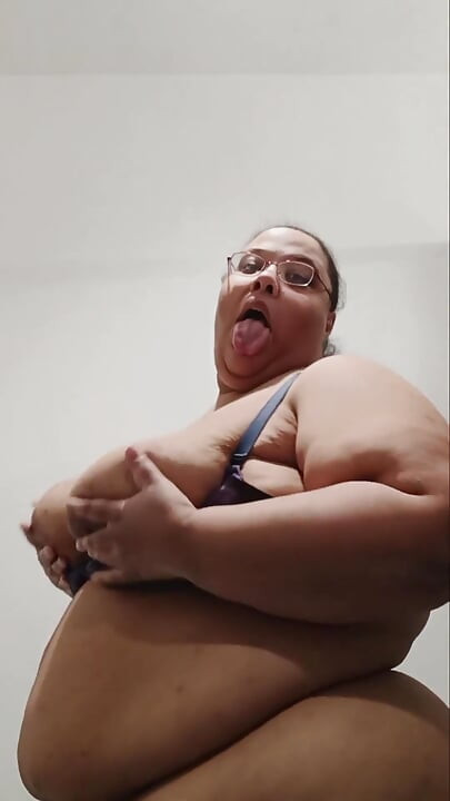 Ser una puta en el baño de la biblioteca!