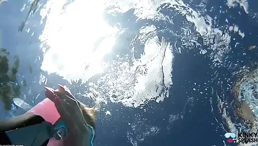 Подводный минет челенж - давится моим тонущим дилдо