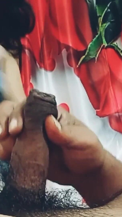لحظة قوية من "جبهة مورو الساخنة تستخدم الديك الشاب لإشباع رغباتها الجنسية"