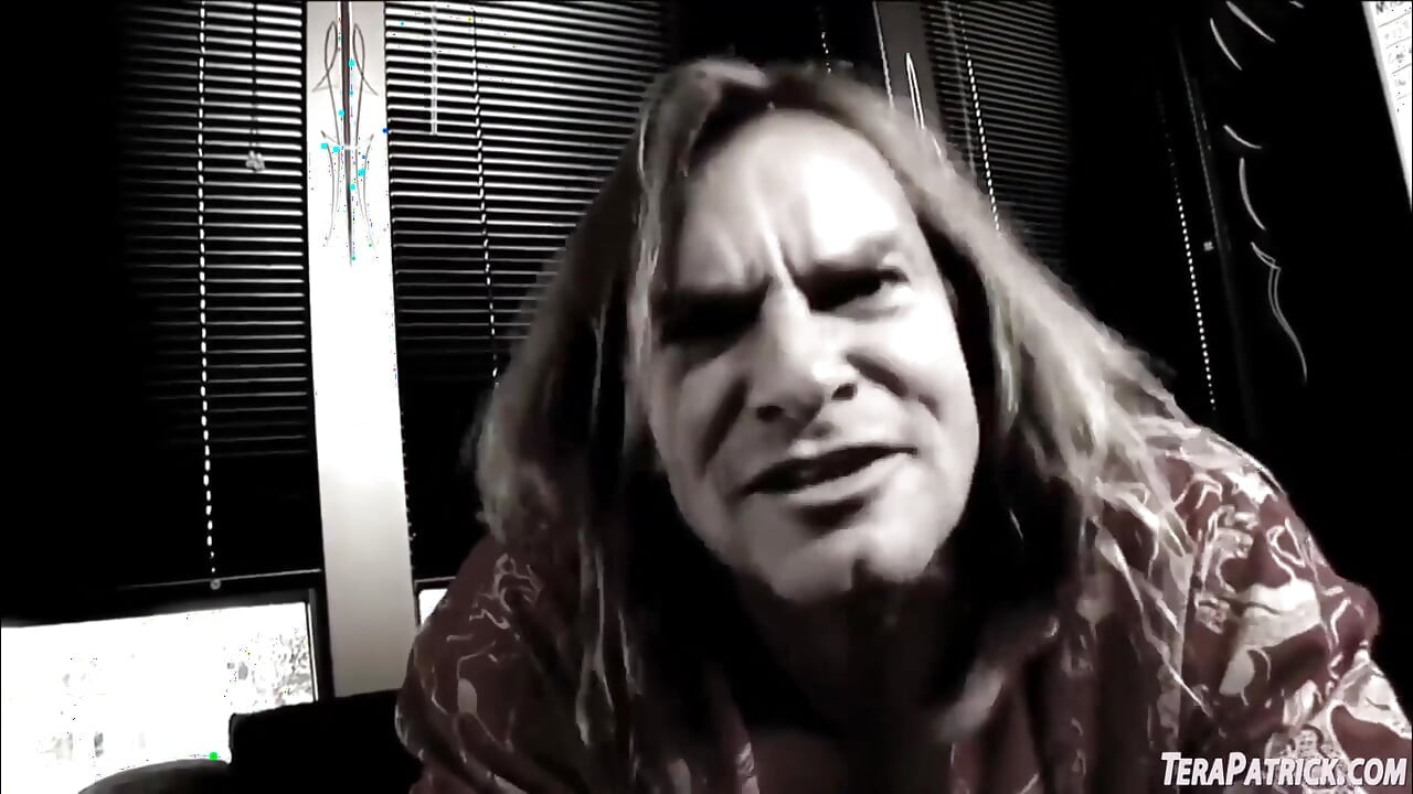 Roxy Deville जोरदार लंड लेती है