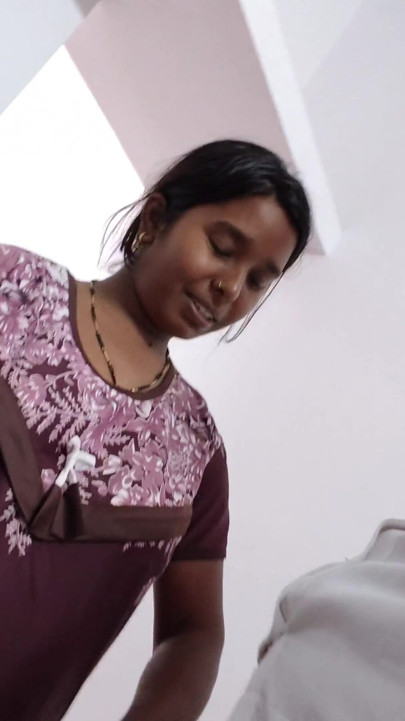 Her stepbrother was masturbating, Bhabhi saw the boy and Bhabhi was shaking her stepbrother's penis with pleasure. | Clip 1