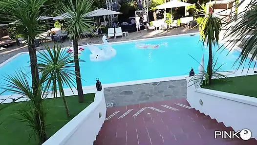 Das heiße mädchen korinha wird von Luca Ferrero gefickt