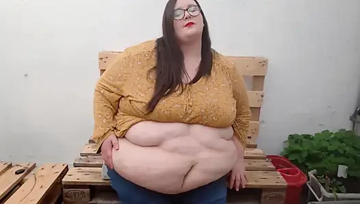 SSBBW secret garden belly and boob play
