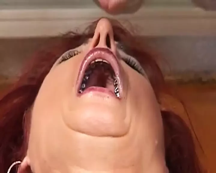Enorme facial para coroa alemã redhaed com tesão
